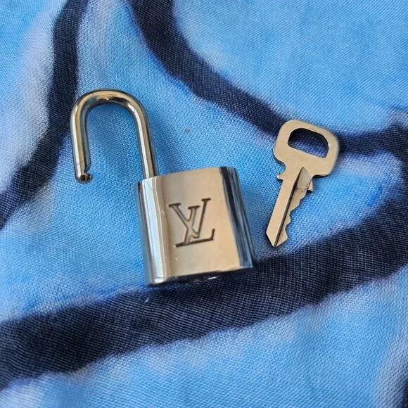 LV lock & key #307 - Picture 2 of 4